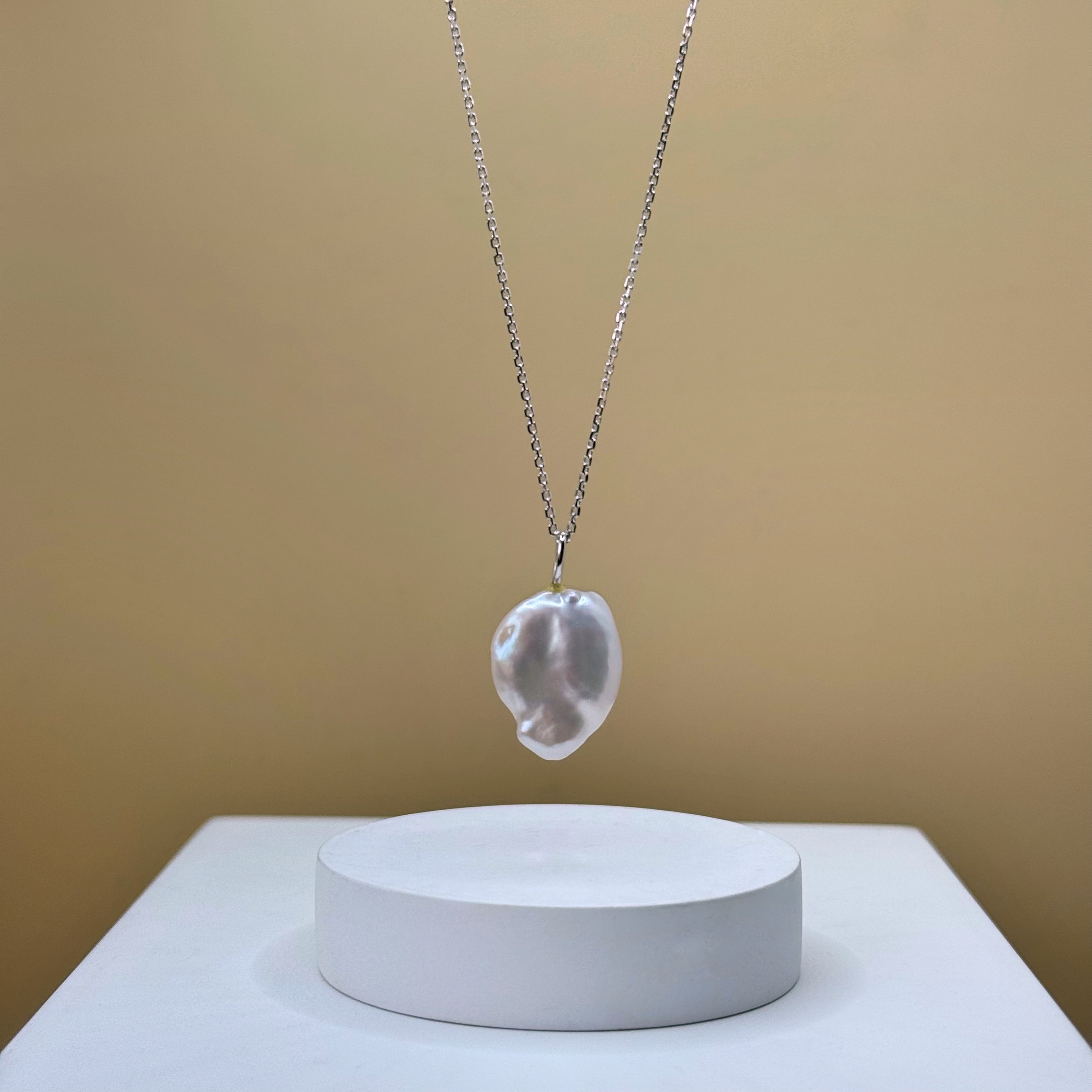 Raw & Free Pearl Necklace