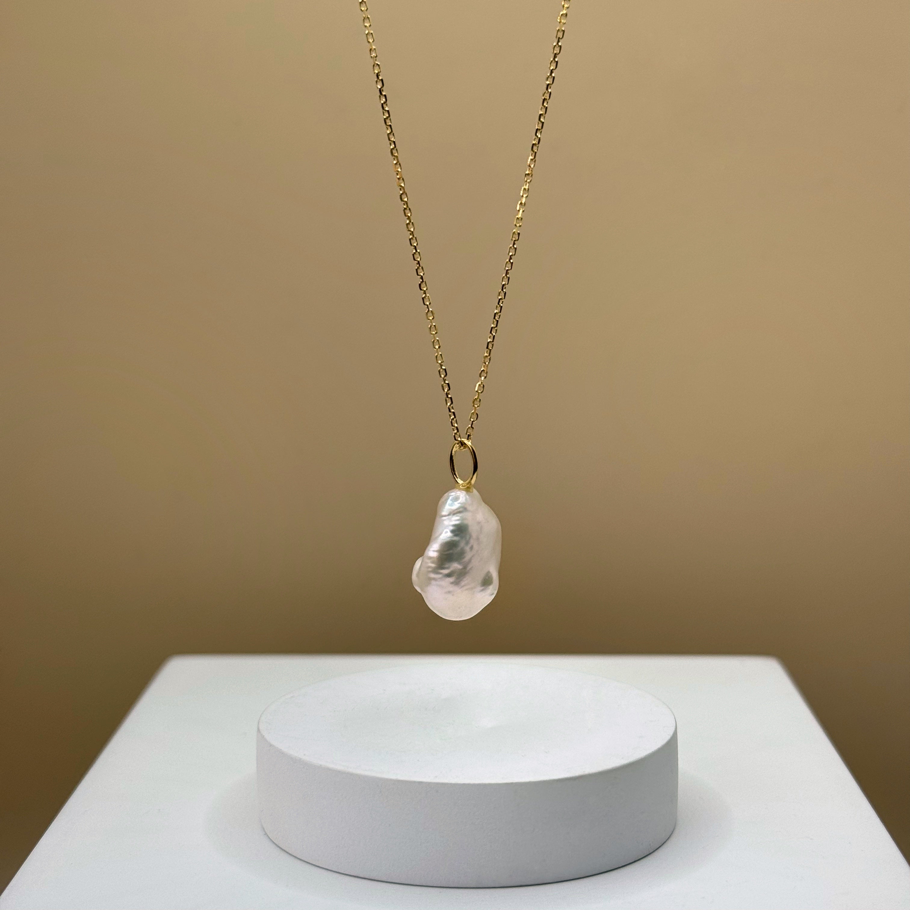 Raw & Free Pearl Necklace