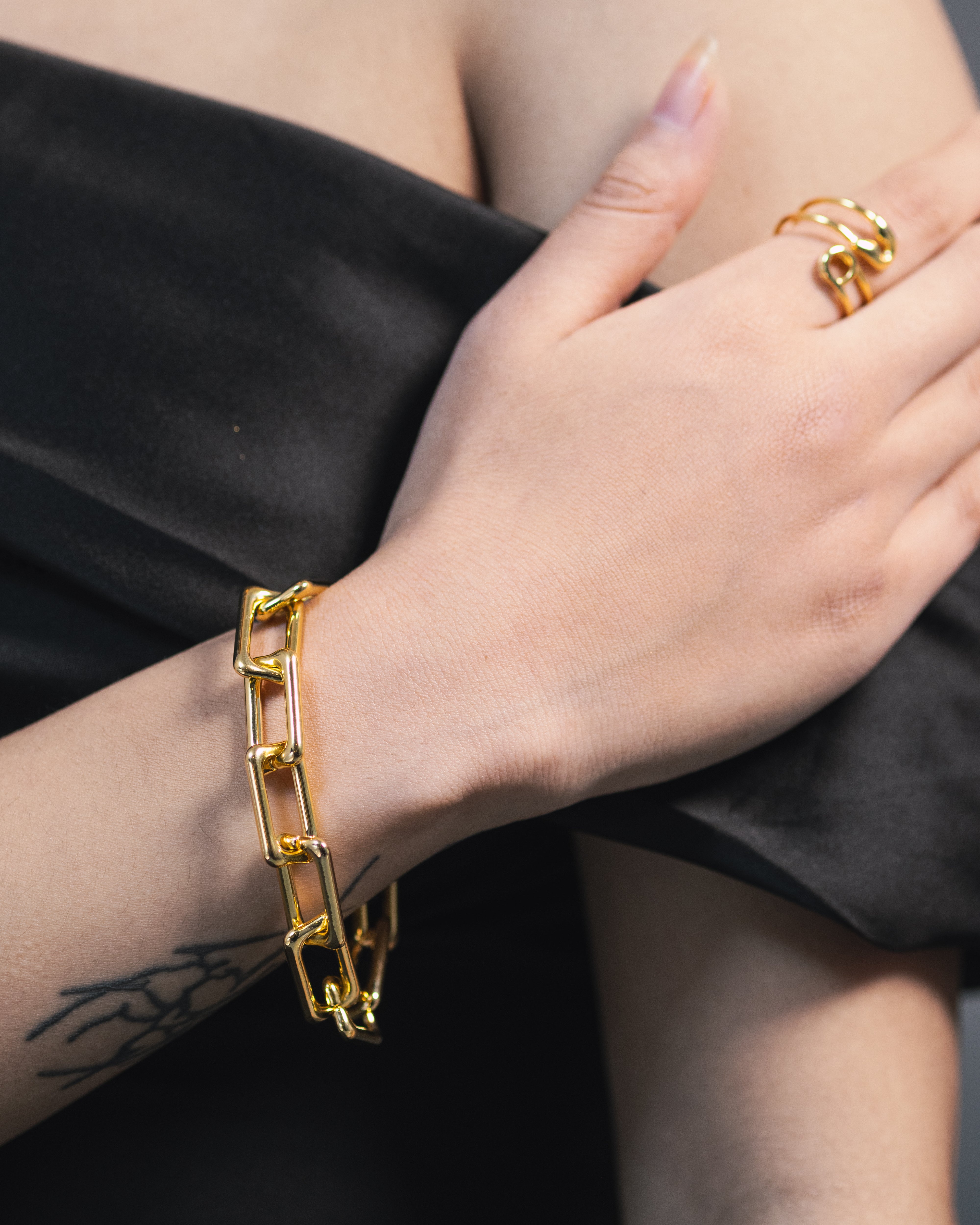 Boldly bound bracelet